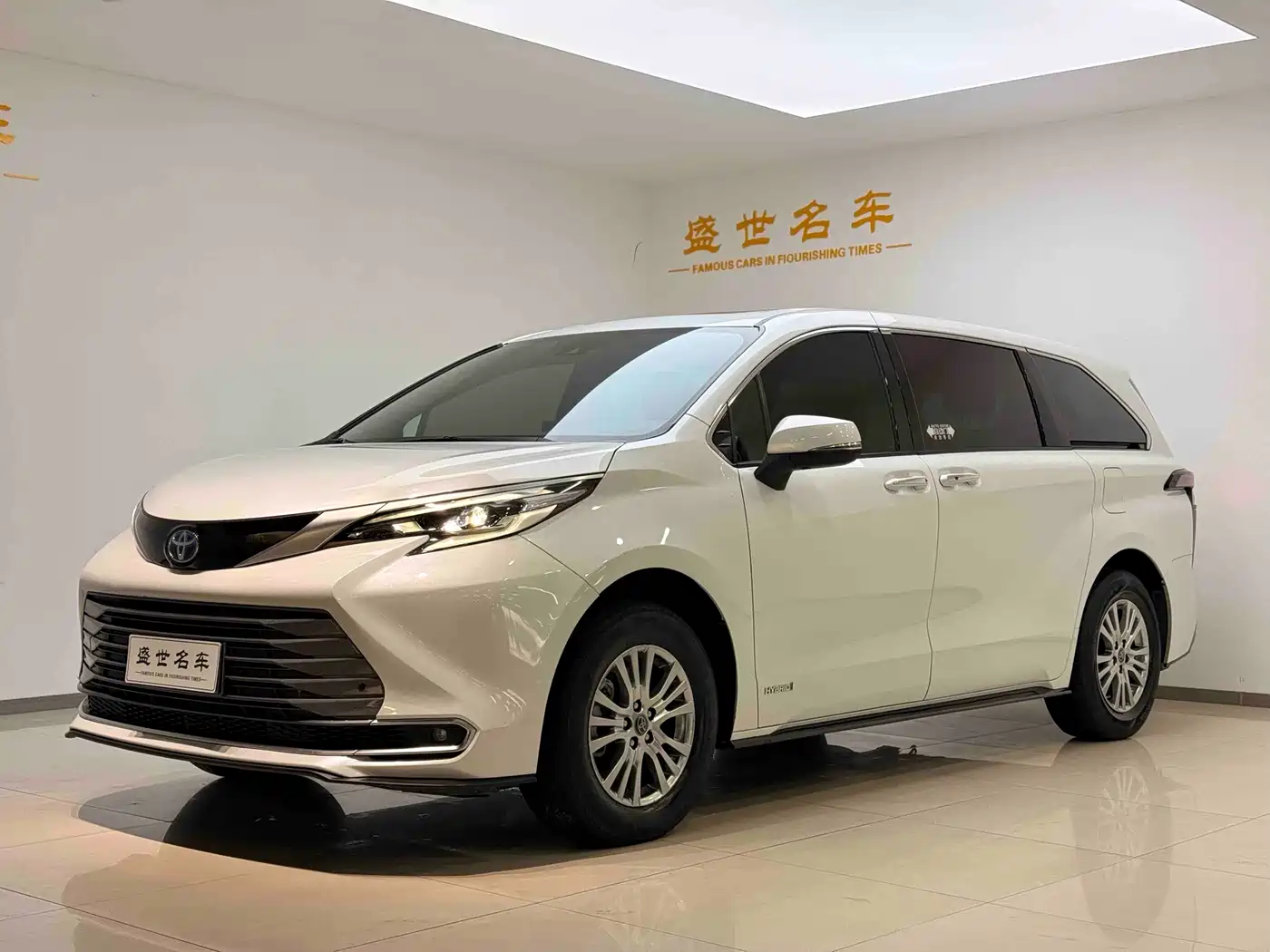 Toyota Sienna 2023 2.5L Hybrid Luxury Edition
