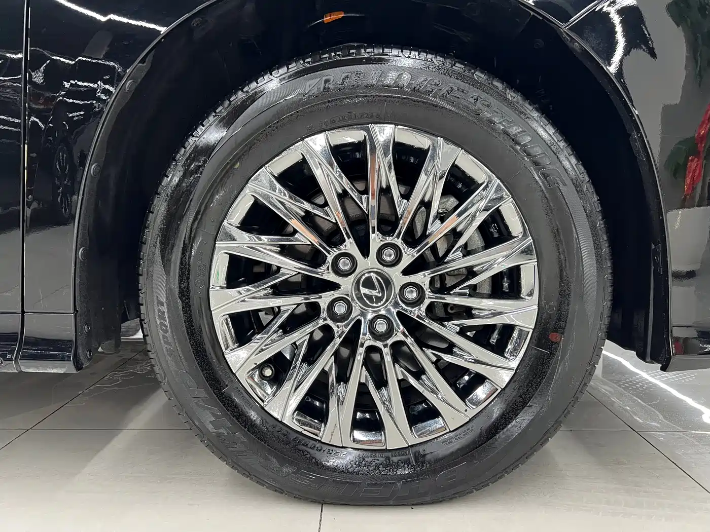 Lexus LM 2020 300h Seven-Seater Elegance Edition фото 25