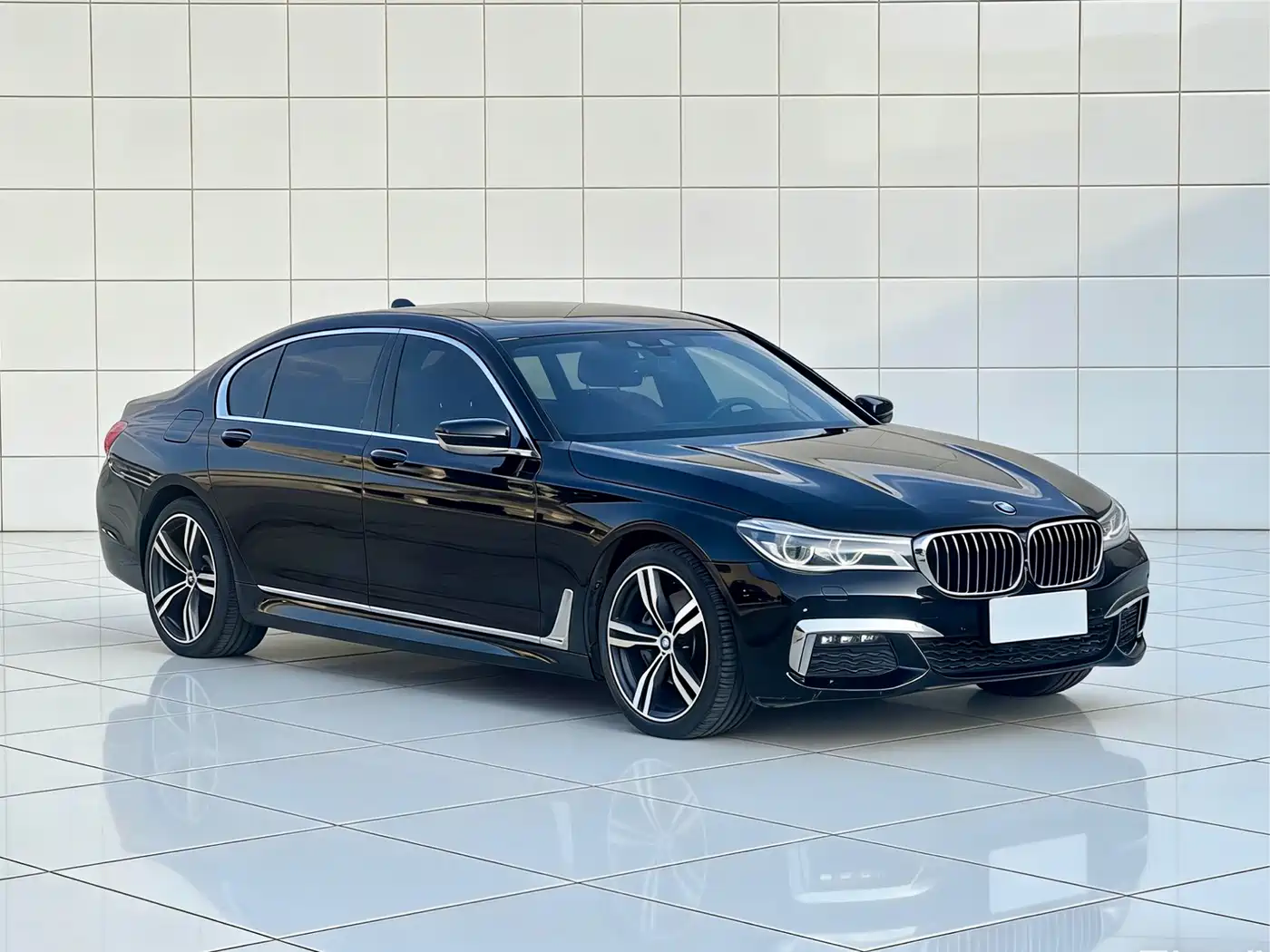BMW 7 Series 2018 740Li xDrive Premium Type M Sport Package фото 3
