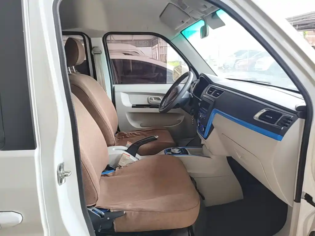 SRM Xinyuan Good Luck 2024 2023 Standard Passenger Vehicle