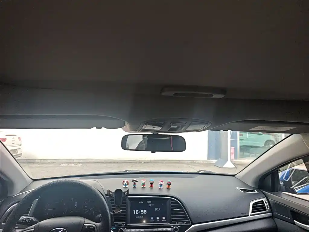 Hyundai Elantra 2016 Model 1.6L Automatic Smart Elite фото 18