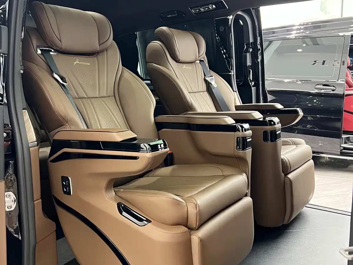 Mercedes-Benz Vito 2024 2.0T Business 7-Seater фото 9