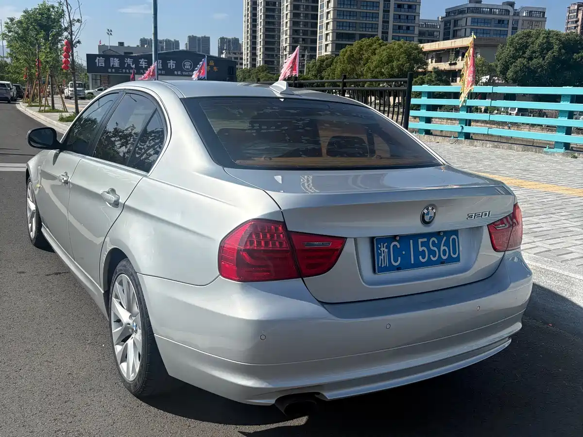 BMW 3 Series (Import) 2010 320i Fashion фото 5