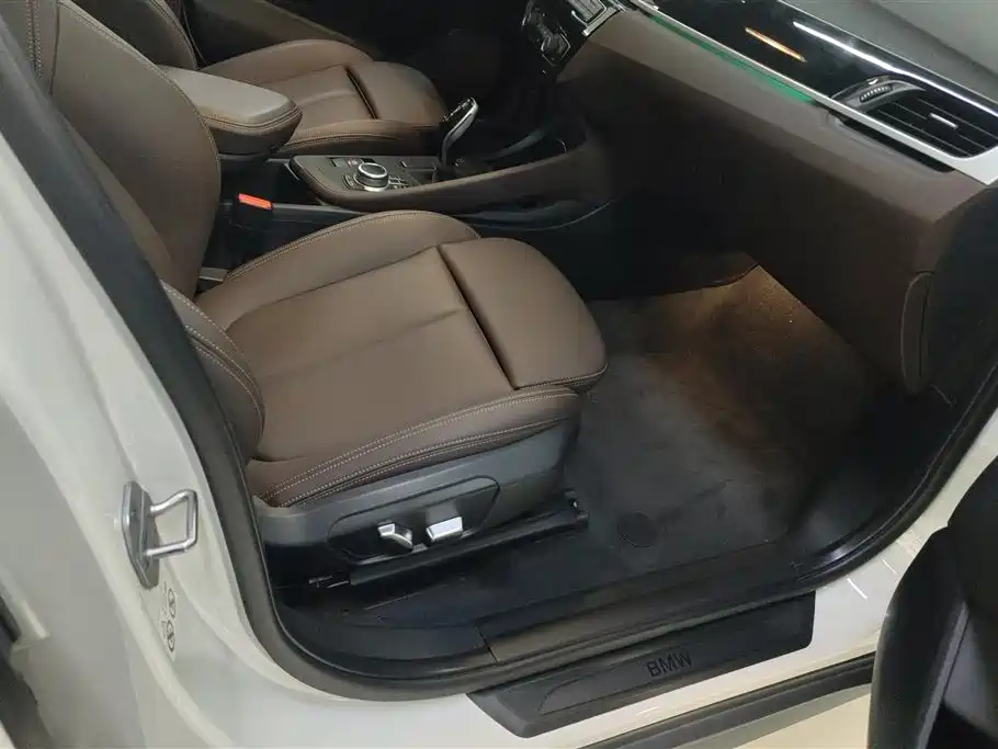 BMW X1 2021 sDrive25Li Leading фото 8