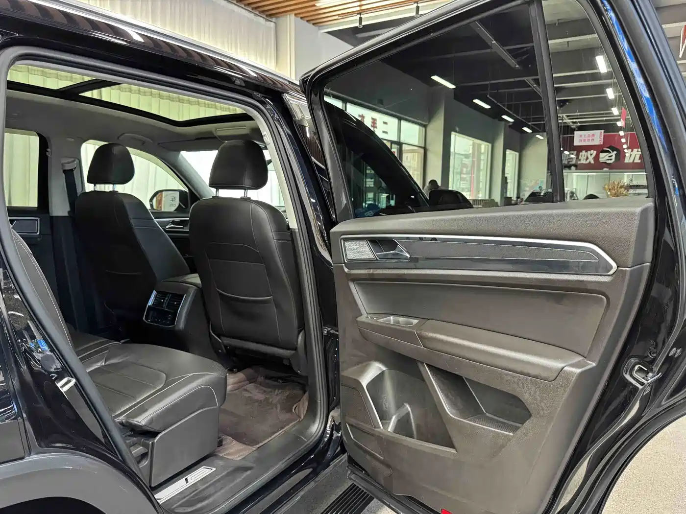 Photo 9 - Volkswagen Teramont