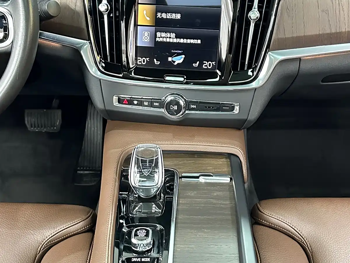Фото 13 - Volvo S90