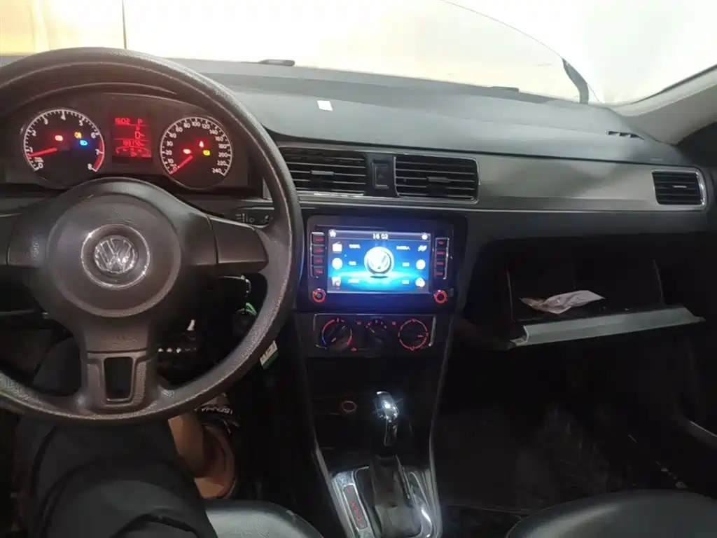 Volkswagen Santana 2015 1.6L Automatic Comfort Edition фото 10