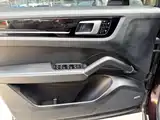 Photo 7 - Porsche Cayenne New Energy