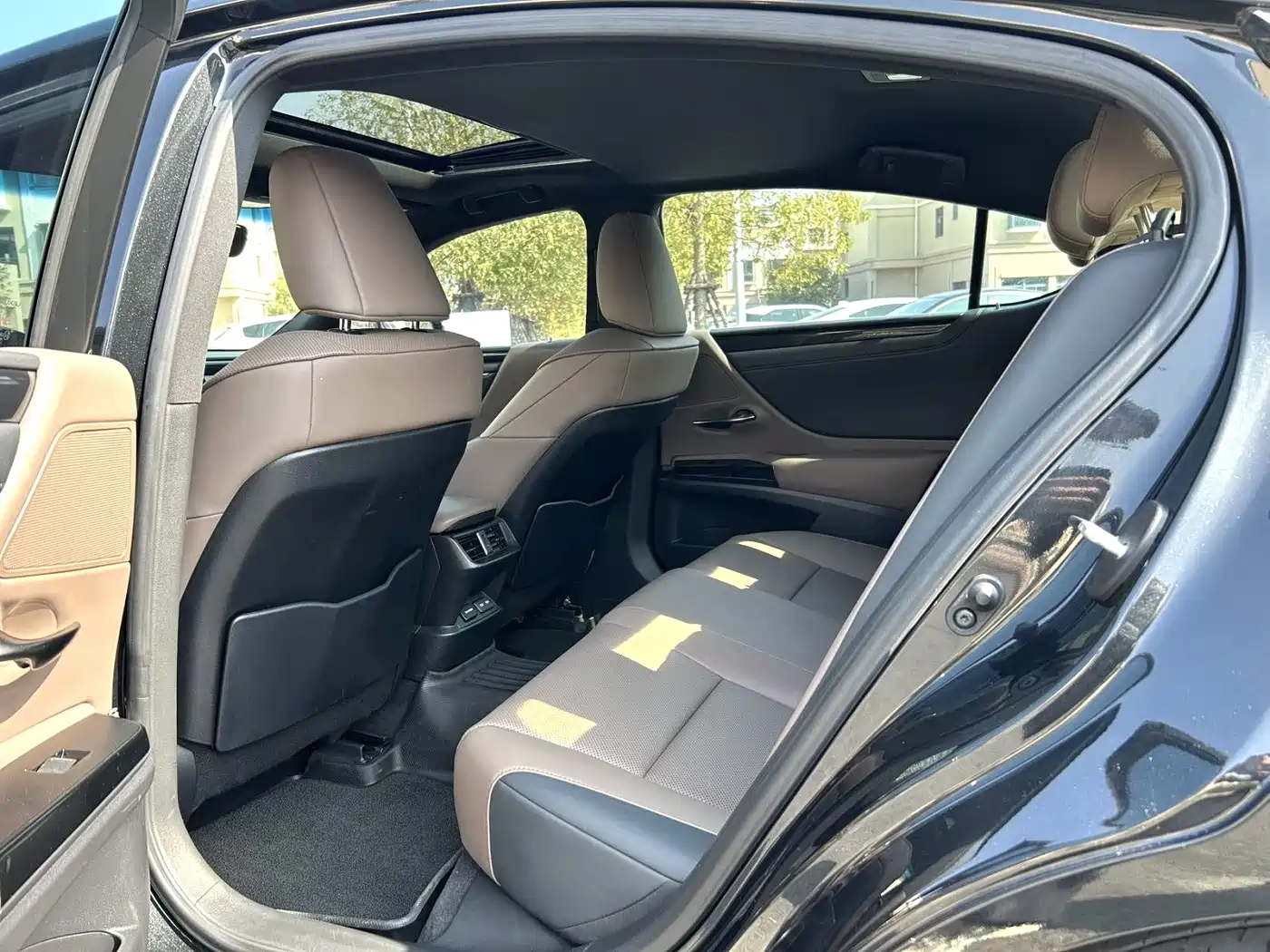Lexus ES 2022 200 Excellence Edition фото 9