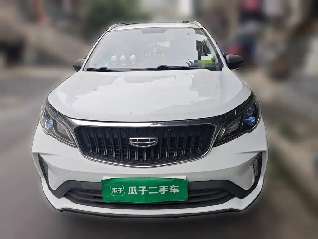 Фото 23 - Geely Vision X3