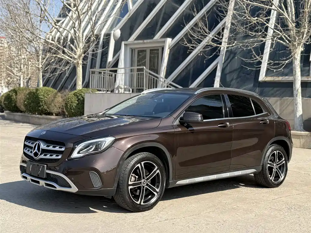Mercedes-Benz GLA 2018 GLA 200 Fashion фото 2