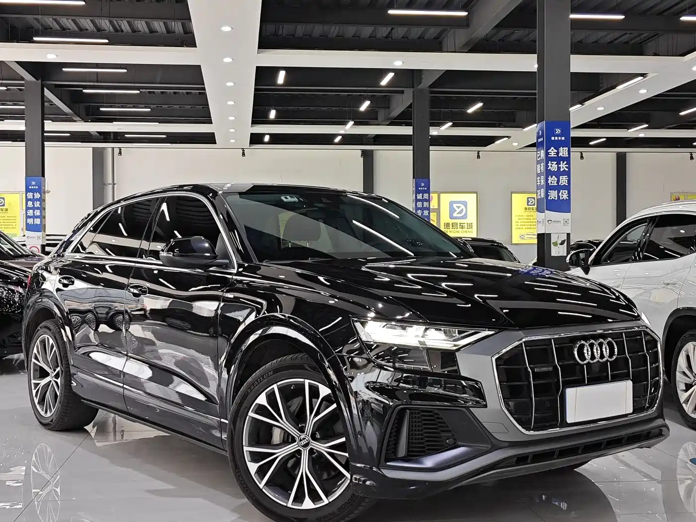 AUDI Q8