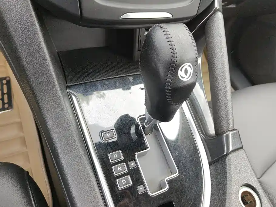 Dongfeng Aeolus Dongfeng Fengshen AX7 2015 2015 2.0L Automatic Smart Ease