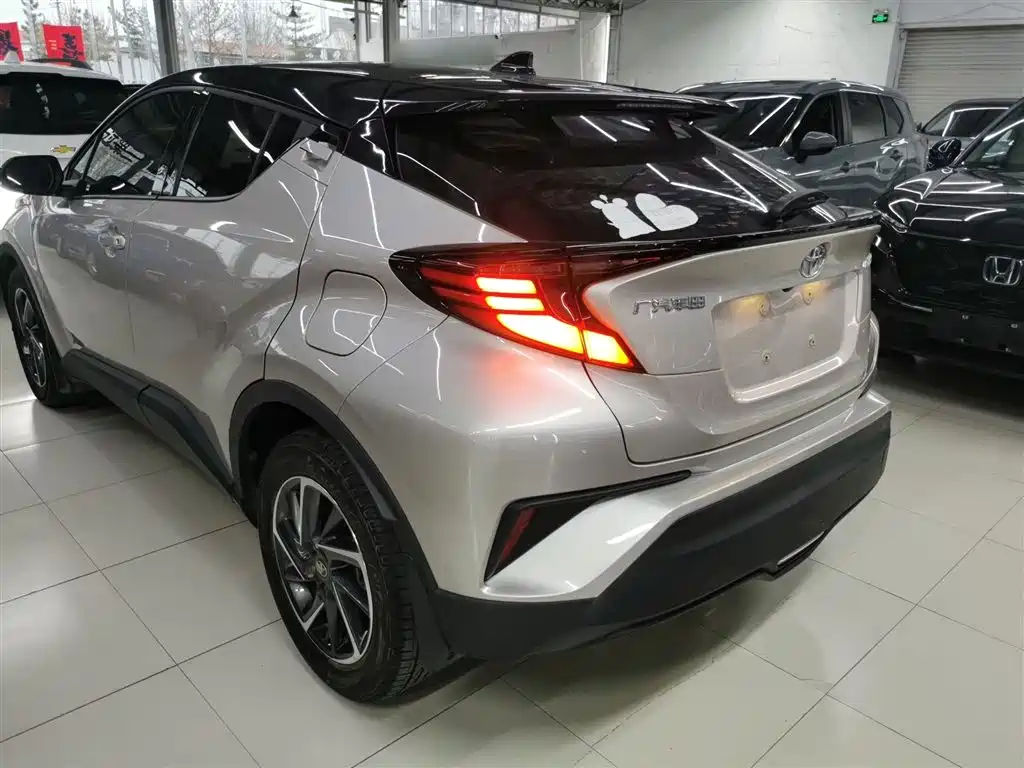Toyota C-HR 2021 2.0L Luxury Edition фото 24