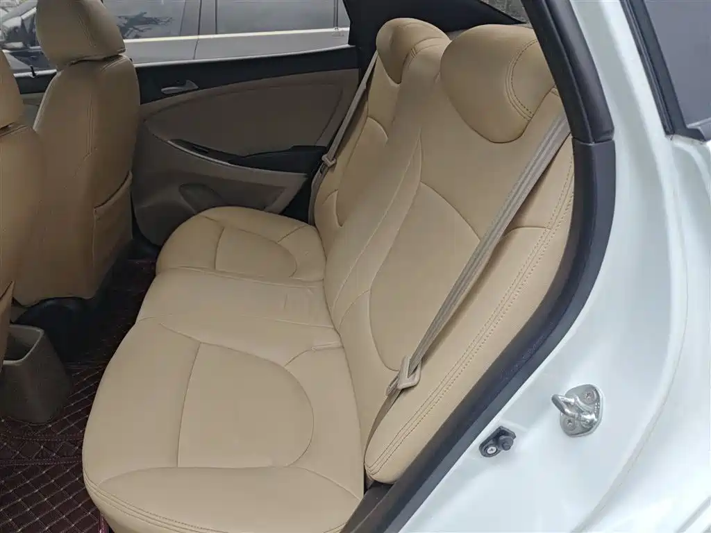 Hyundai Verna 2014 1.4L Automatic Smart GLS фото 17