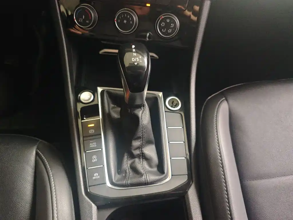 Volkswagen Sagitar 2021 200TSI DSG Surpassing Edition фото 14