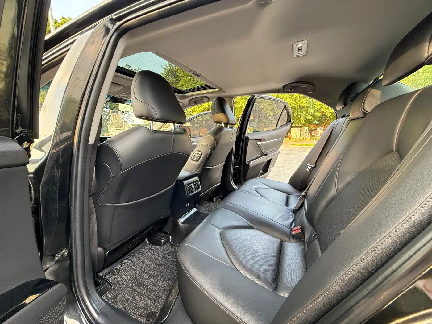 Toyota Camry 2018 2.0G Luxury Edition фото 9