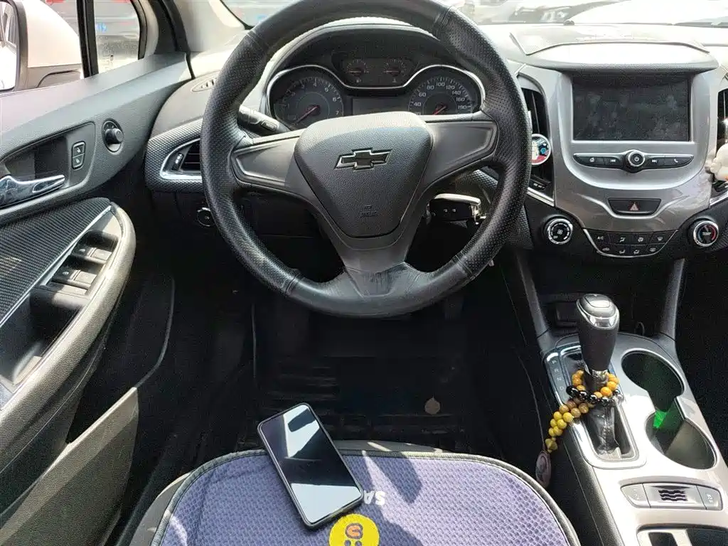 Chevrolet Cruze 2017 1.5L Hatchback Auto Pioneer Sunroof фото 11