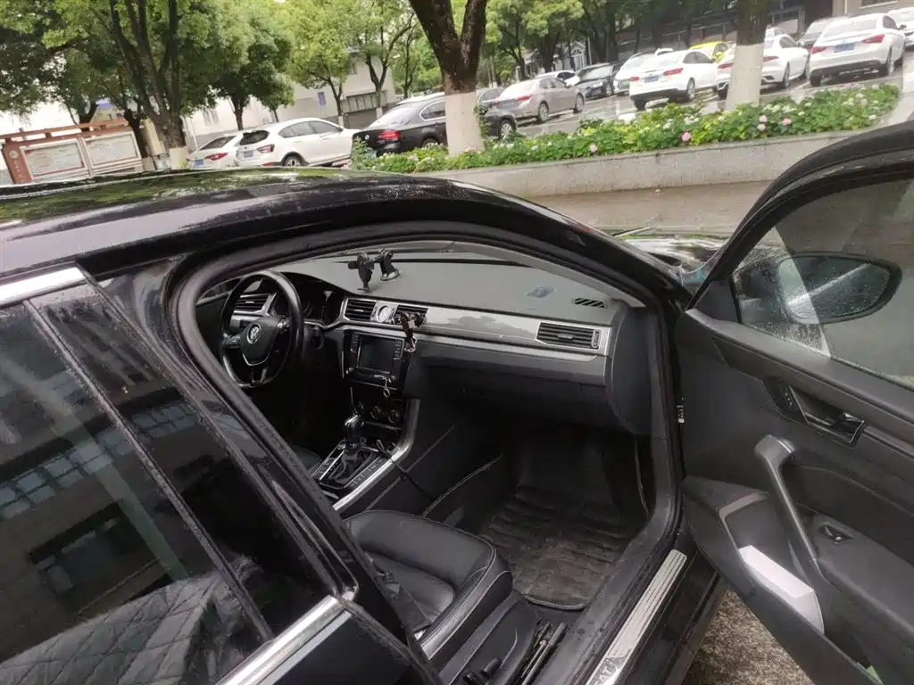 Volkswagen Passat 2017 330TSI DSG Prestige фото 19