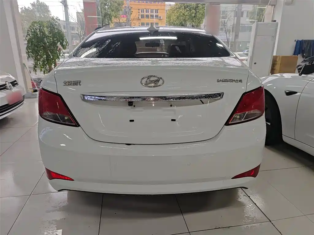 Hyundai Verna 2014 1.4L Automatic Leading GLX фото 6