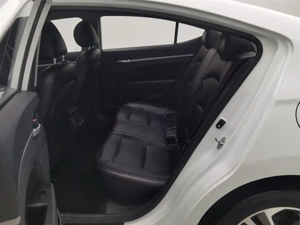 Hyundai Elantra 2016 Model 1.6L Automatic Smart Elite фото 15