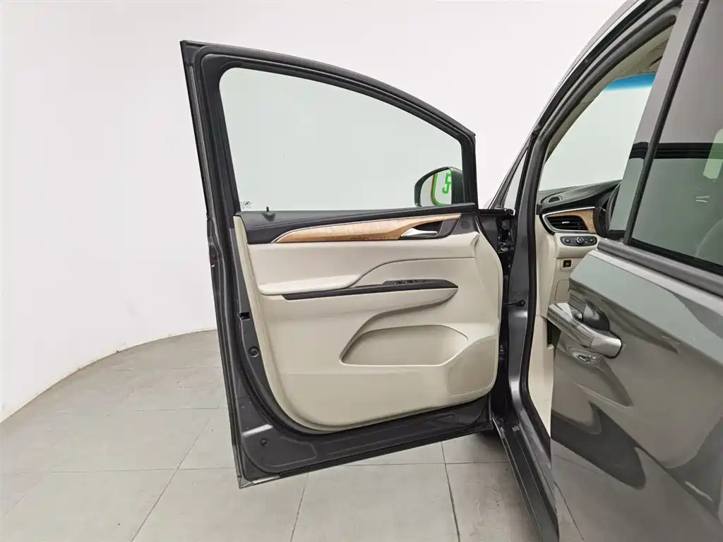 Buick GL8 2018 ES 28T Comfort Type China VI фото 8