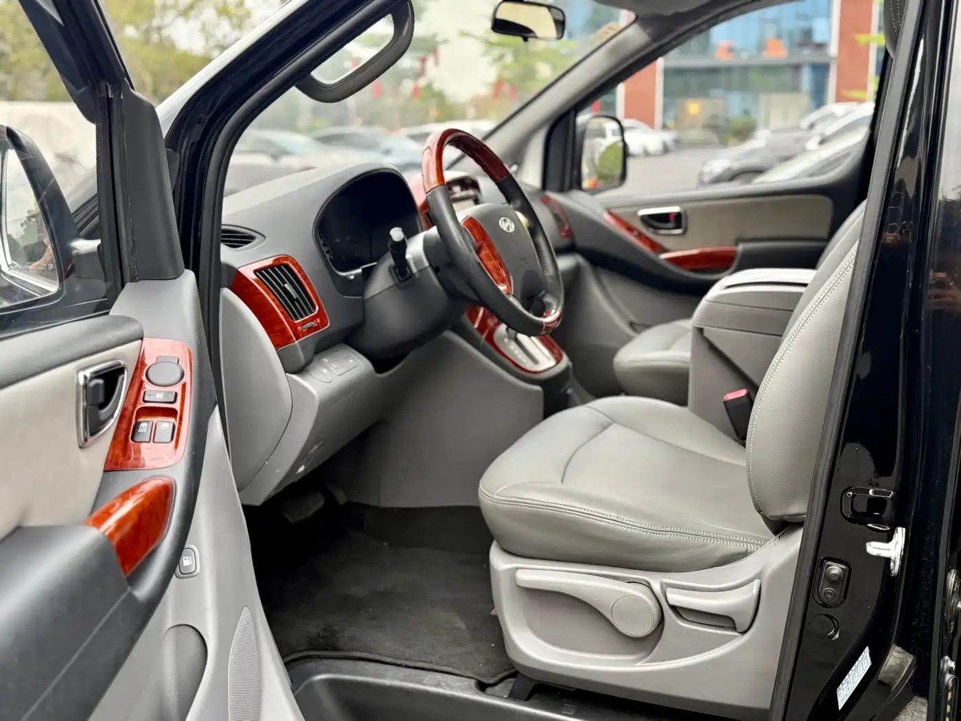Hyundai H-1 Grand Starex 2011 2.4L Luxury Edition фото 7