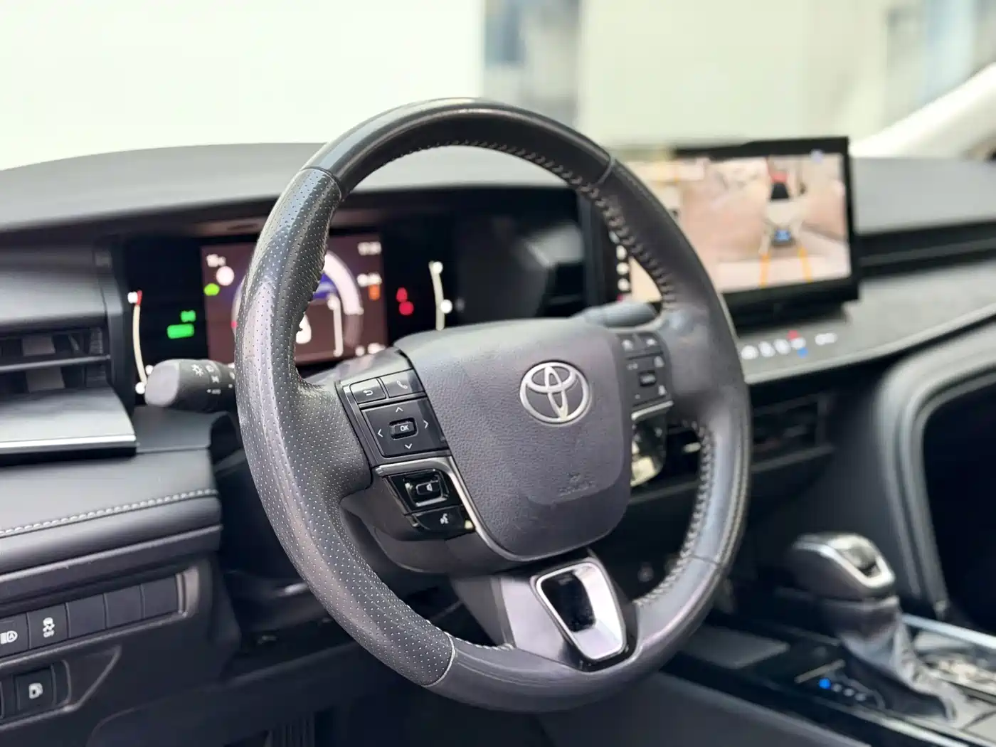 Фото 11 - Toyota Camry