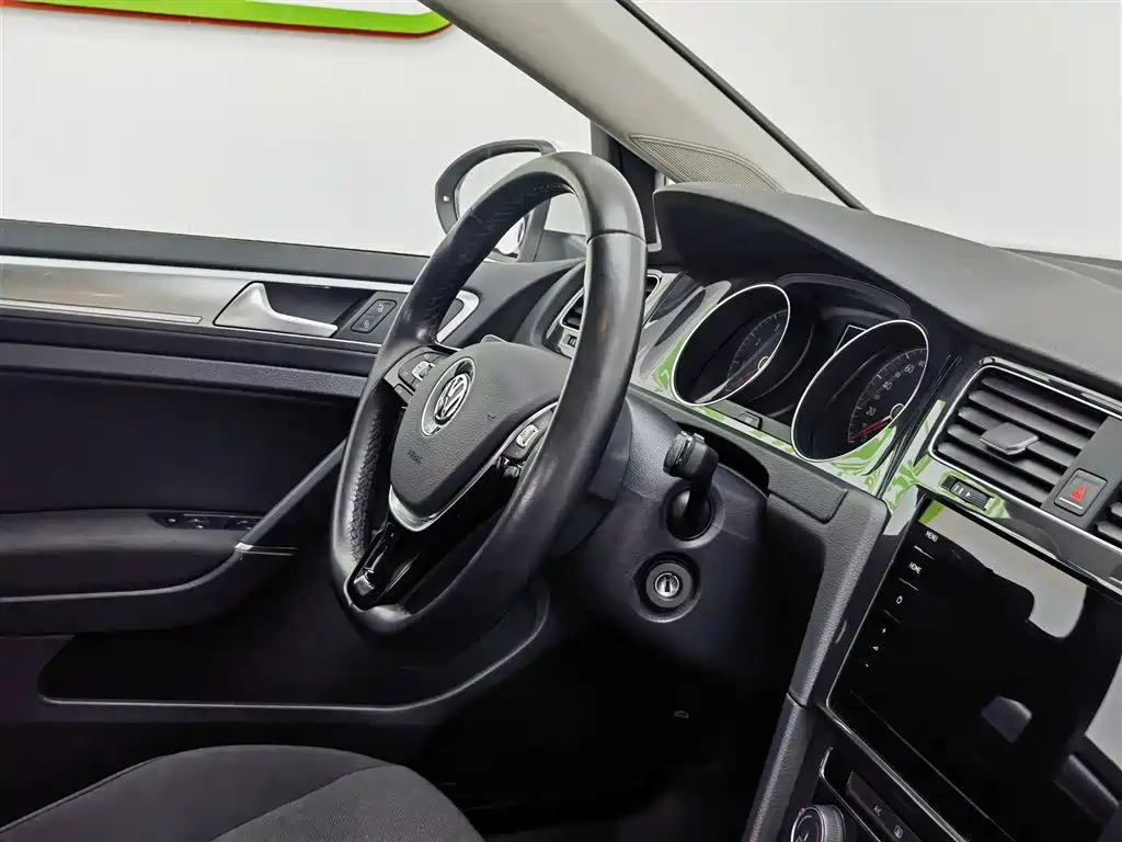 Volkswagen Golf 2020 200TSI DSG Comfort Progressive Edition фото 22