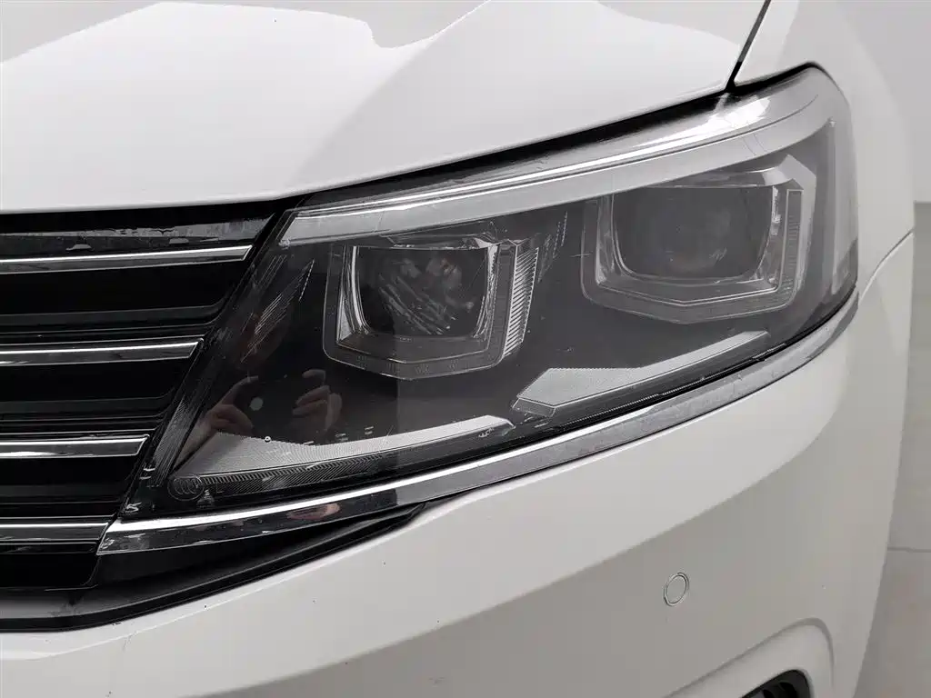 Volkswagen Lavida 2015 230TSI DSG Comfort Edition фото 7