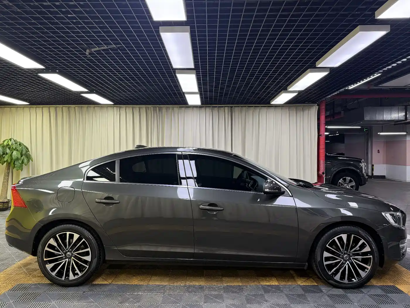 Фото 12 - Volvo S60