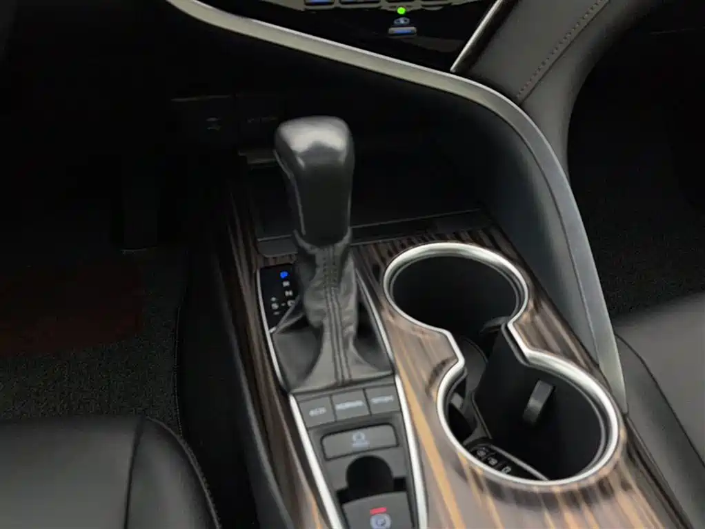 Toyota Camry 2019 2.5G Luxury Edition China VI фото 14
