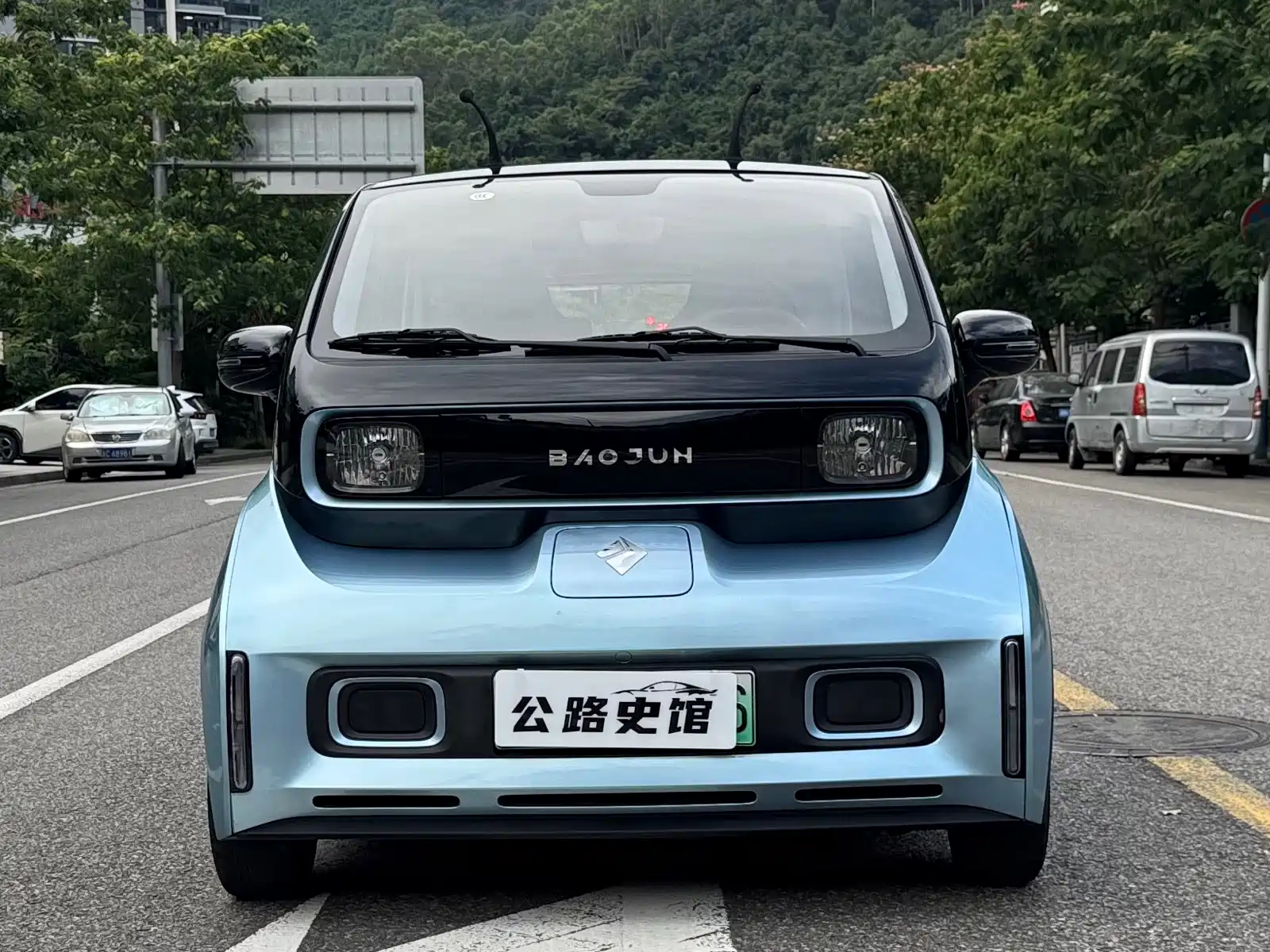 Фото 2 - Baojun E300
