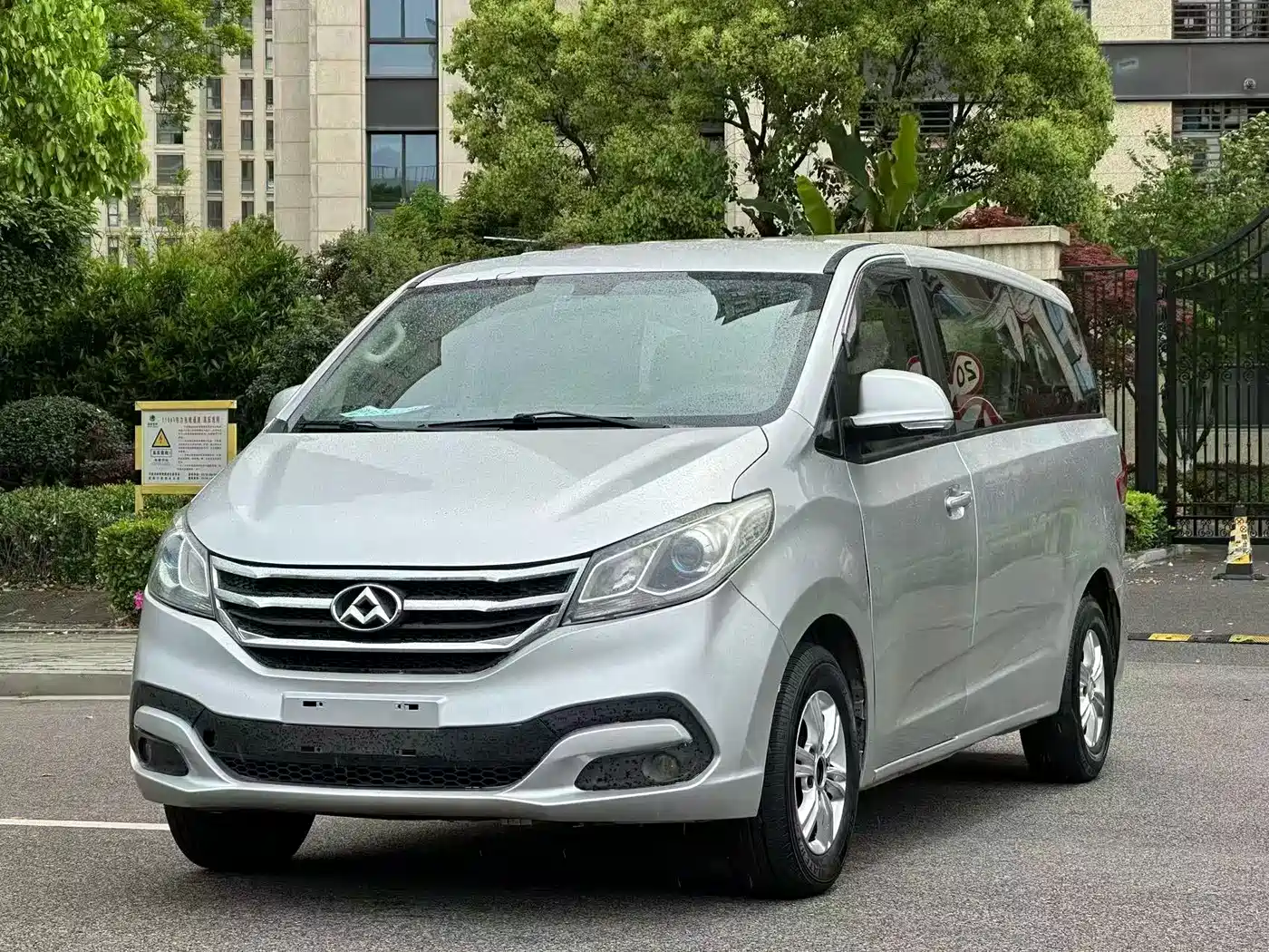 SAIC Maxus Maxus G10 2015 2.0T Automatic Commemorative Edition