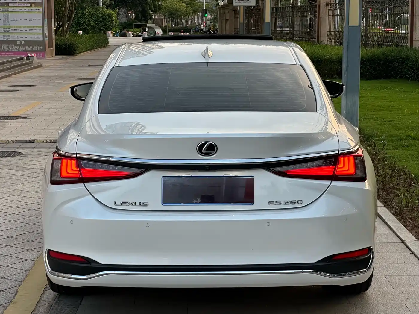 Lexus ES 2022 200 Excellence Edition фото 12