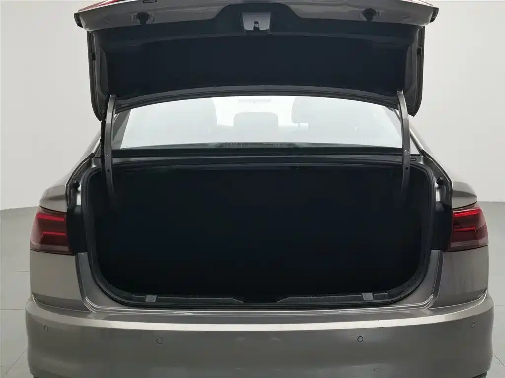 Volkswagen Bora 2019 1.5L Auto Fashion Model фото 16