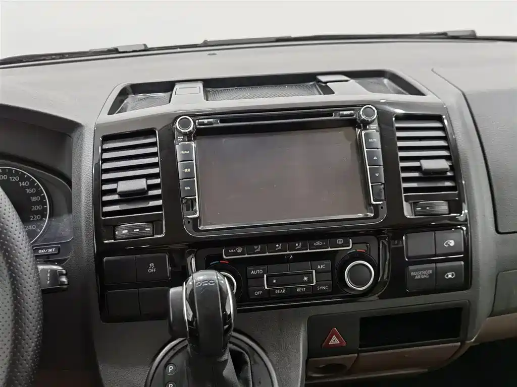 Volkswagen Caravelle 2015 2.0TSI 4WD Comfort фото 15
