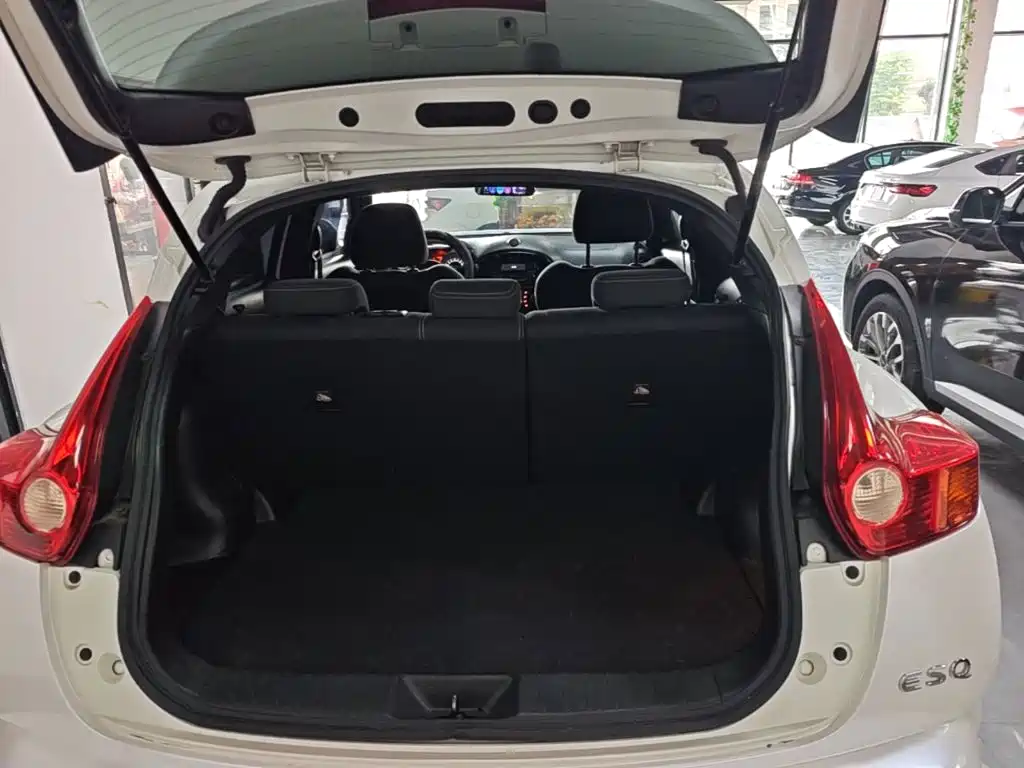 Infiniti ESQ 2017 2014 1.6L Free Edition