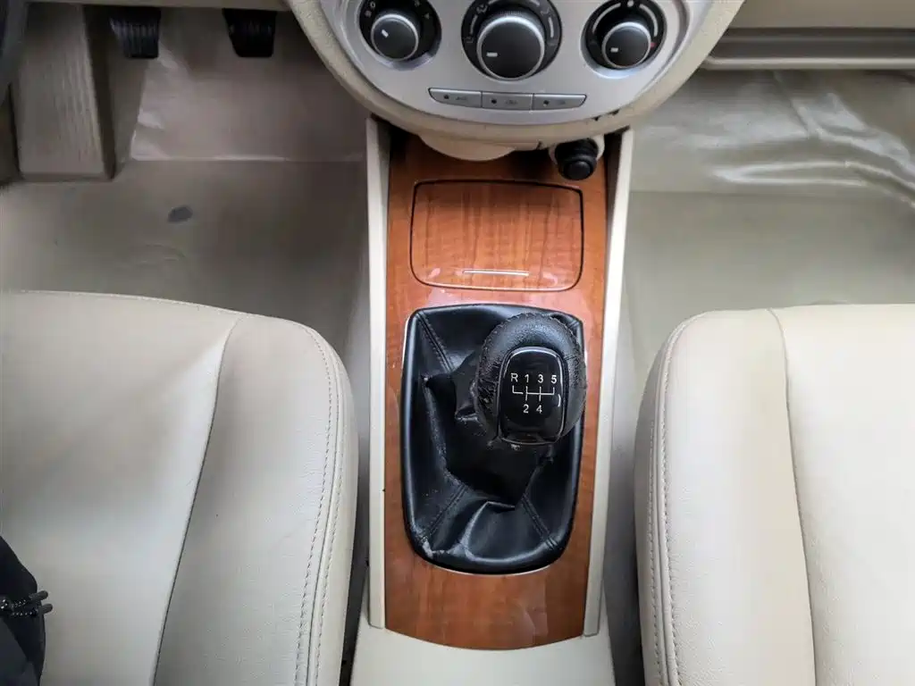 Buick Excelle 2008 1.6LE-MT фото 13