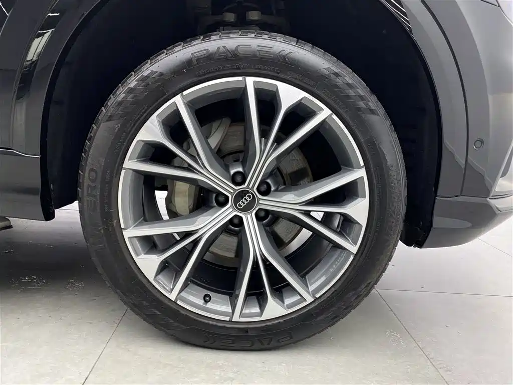 Audi Q8 2022 55 TFSI Luxury Dynamic фото 37