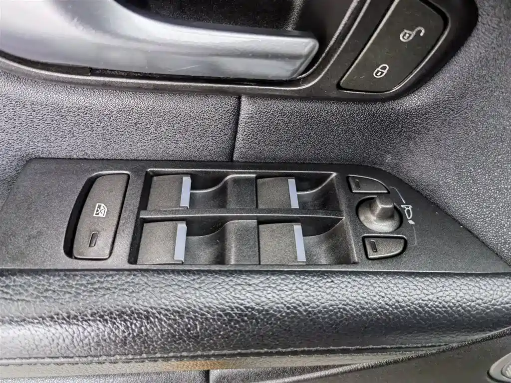 Land Rover Range Rover Evoque 2018 240PS SE Smart Edition фото 9