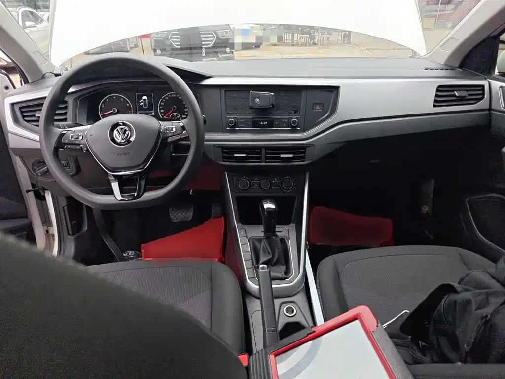 Volkswagen Polo 2019 Plus 1.5L Automatic Panorama Enjoyment Edition фото 6