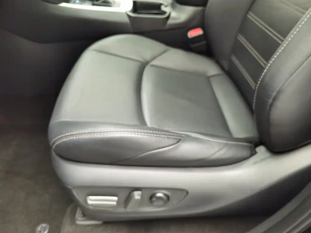 Toyota Wildlander 2022 2.0L CVT FWD Luxury Edition фото 20