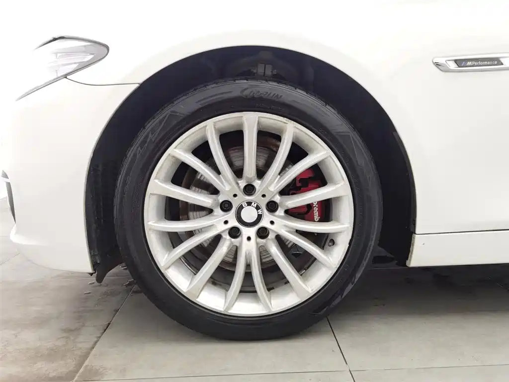 BMW 5 Series 2014 525Li Leading фото 17
