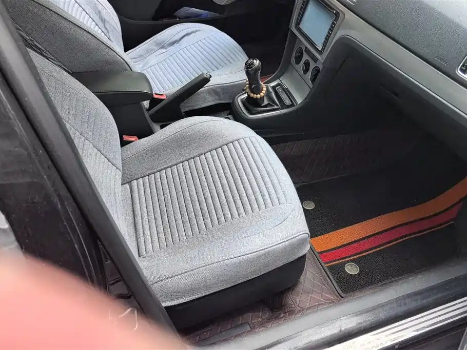 Volkswagen Lavida 2013 1.6L Manual Comfort Edition фото 8