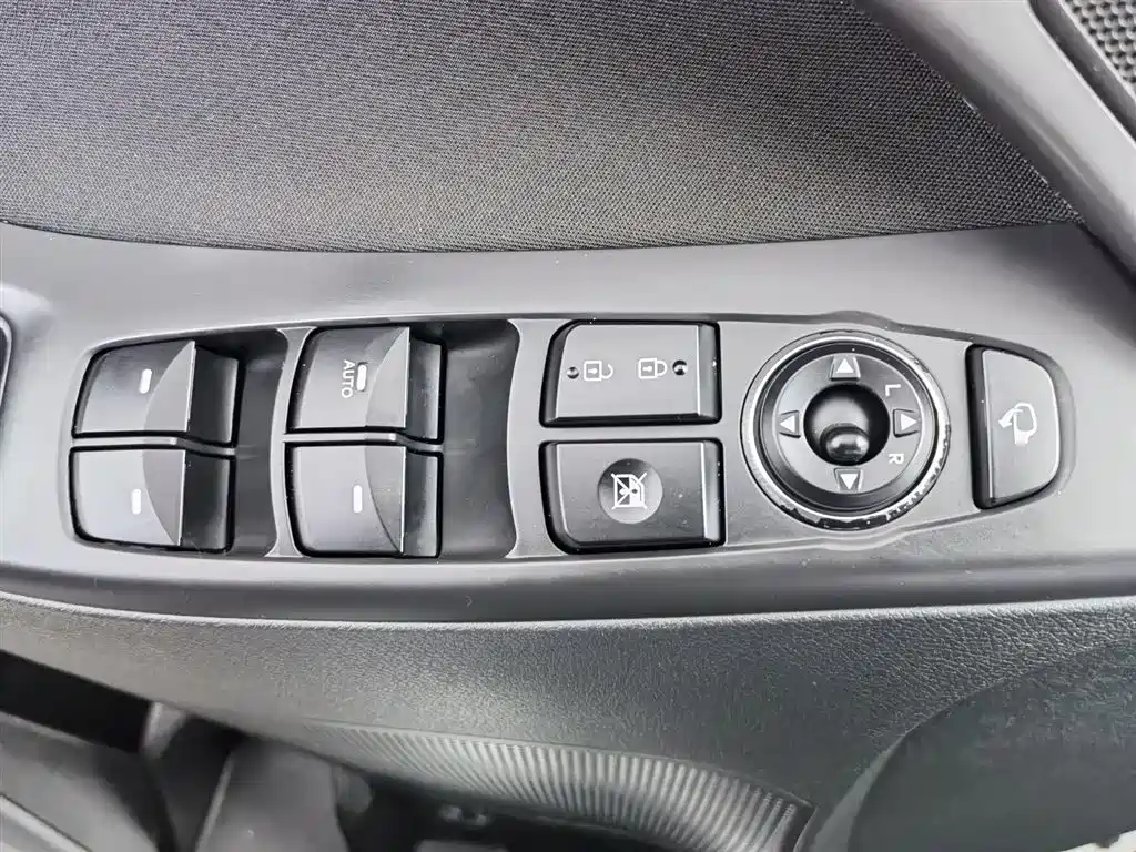 Hyundai Langdong 2016 1.6L Manual Premium Edition фото 9