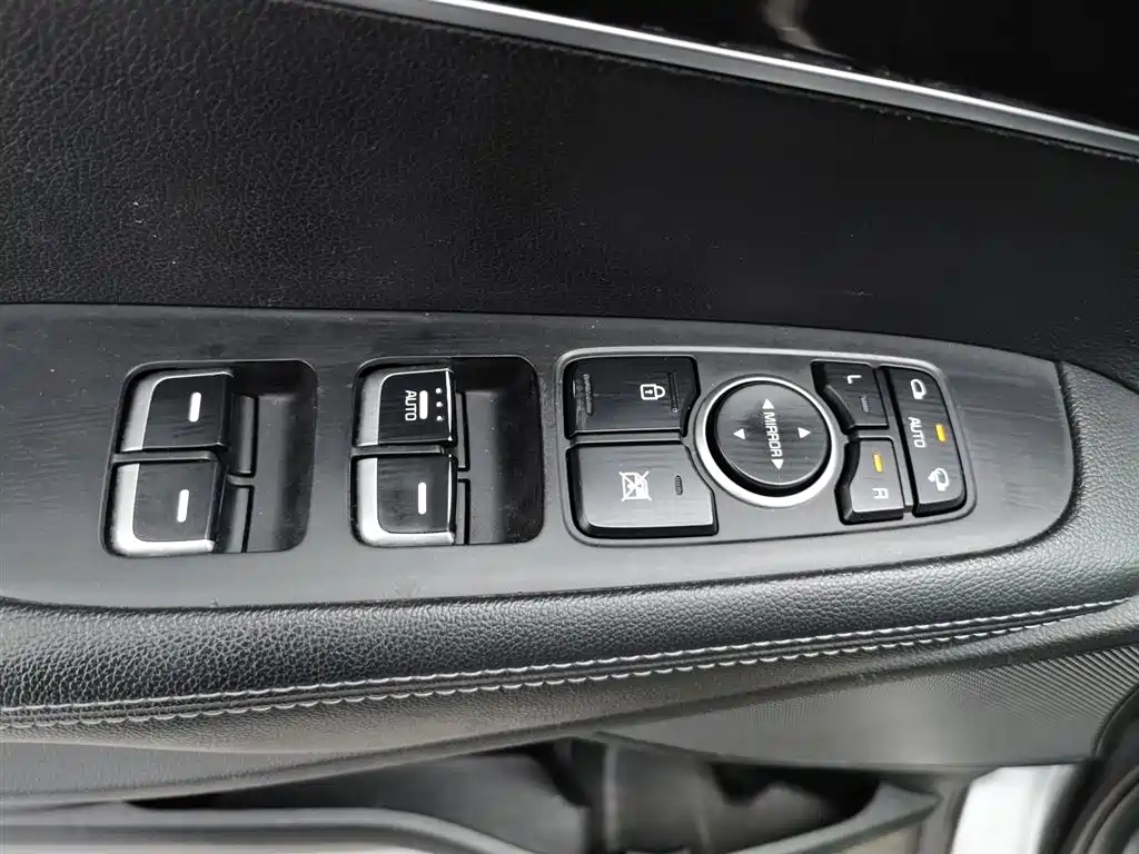 Kia Sorento 2015 Sorento L 2.4L Gasoline 4WD Elite 7-seater China IV фото 9