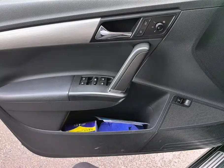 Volkswagen Lavida 2013 1.6L Manual Comfort Edition фото 7