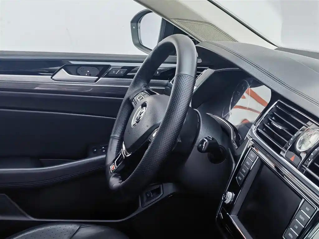 Volkswagen Phideon 2016 380TSI 2WD Prestige Edition фото 22