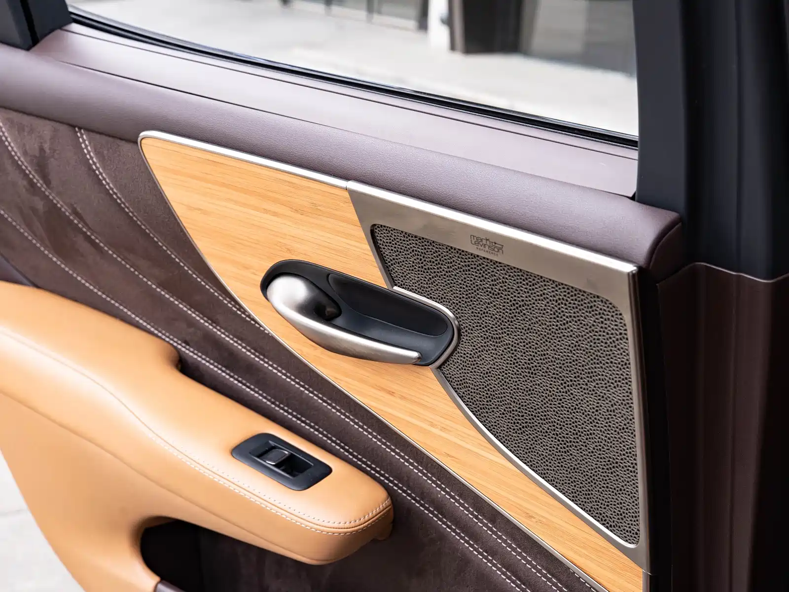 Фото 20 - Lexus LS